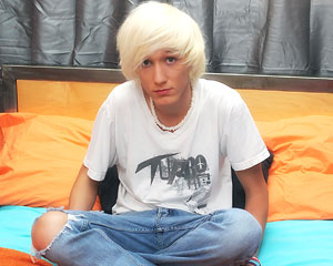 There`s a Cute Boy Under That Hair!!